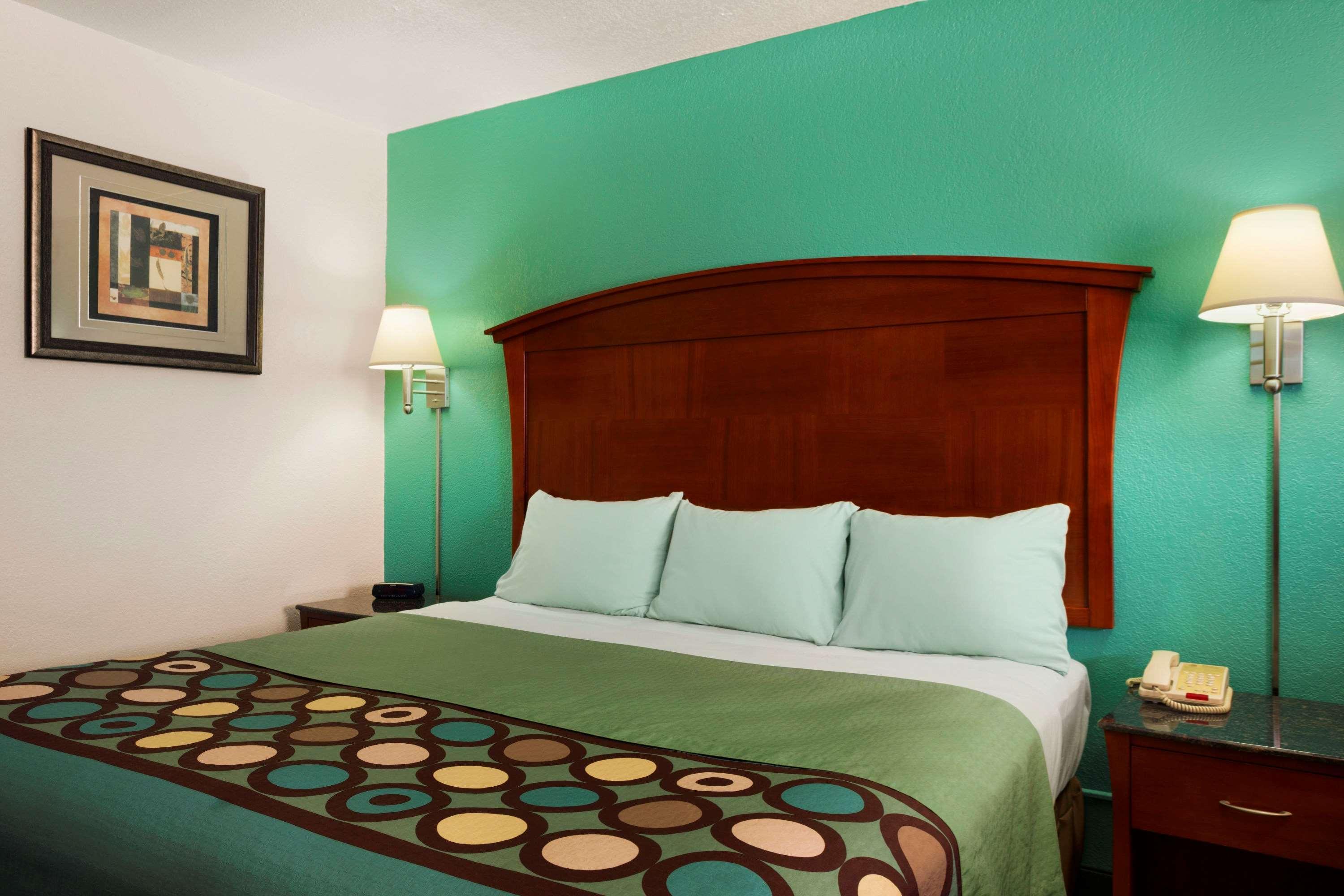 Motel Super 8 By Wyndham Pleasanton Exteriér fotografie
