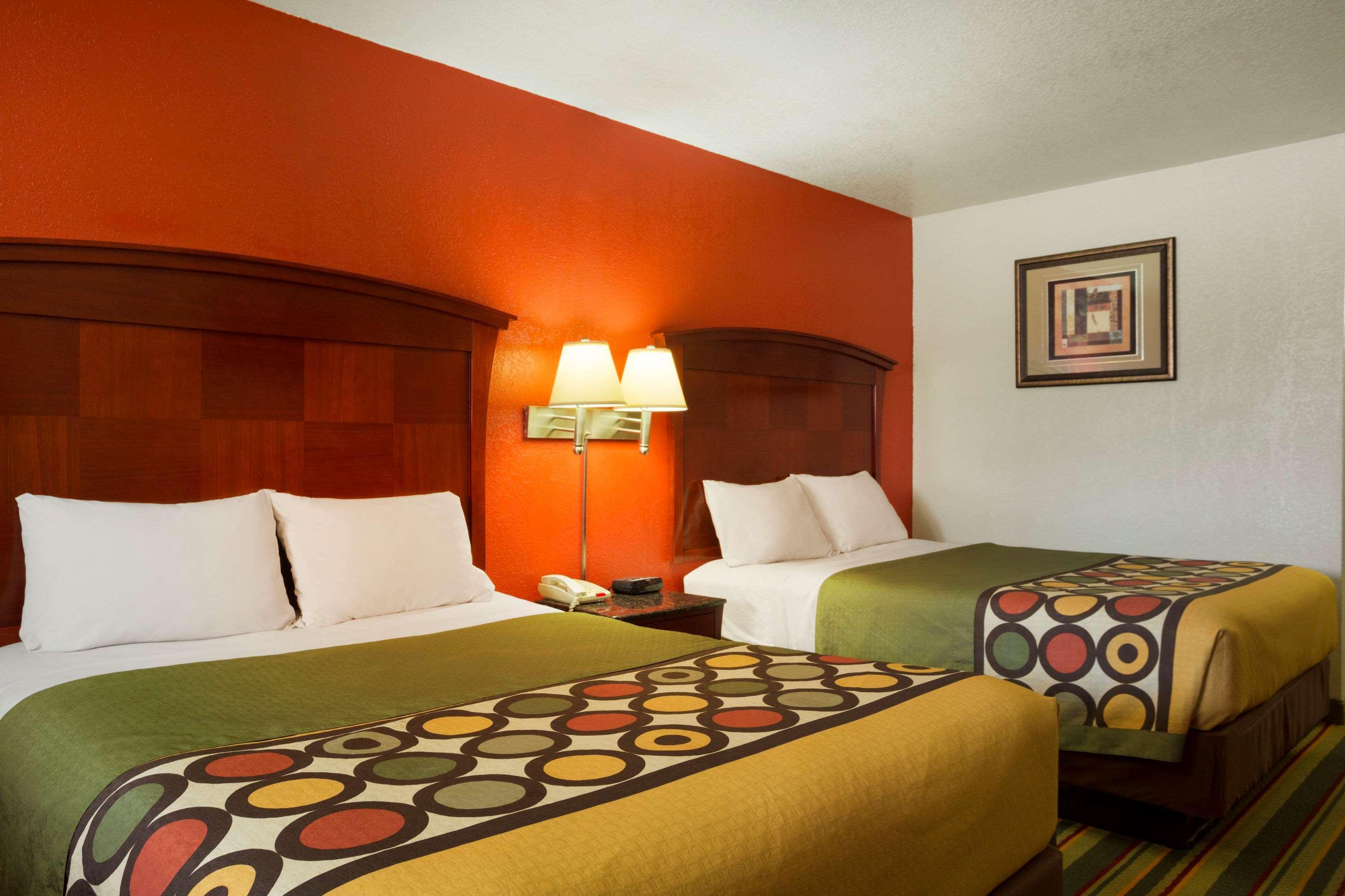 Motel Super 8 By Wyndham Pleasanton Exteriér fotografie