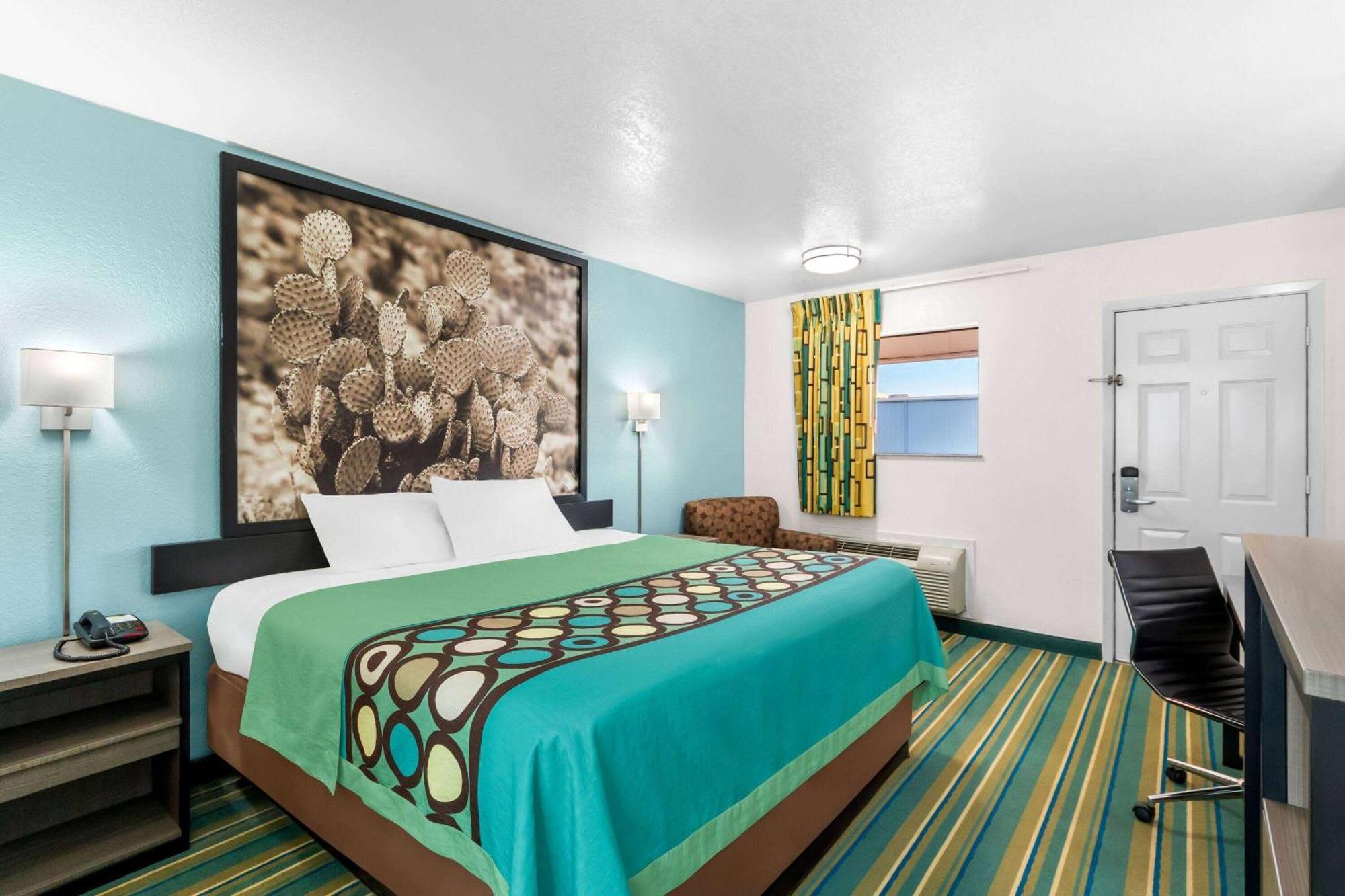 Motel Super 8 By Wyndham Pleasanton Exteriér fotografie