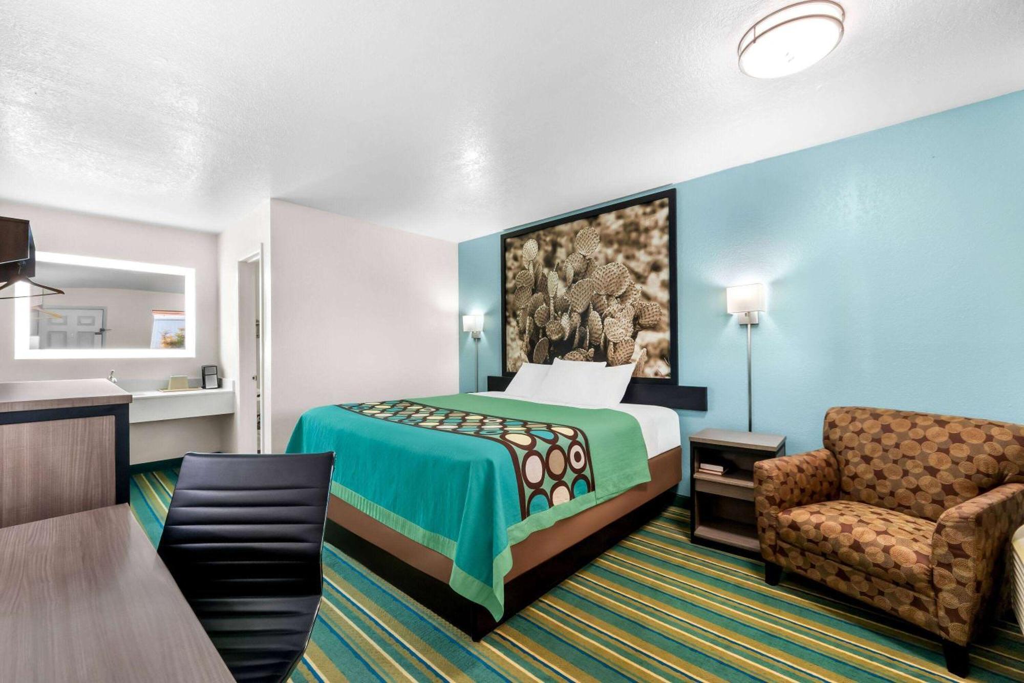 Motel Super 8 By Wyndham Pleasanton Exteriér fotografie