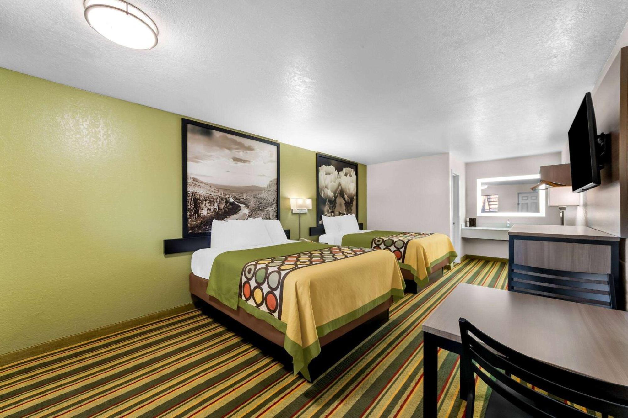 Motel Super 8 By Wyndham Pleasanton Exteriér fotografie