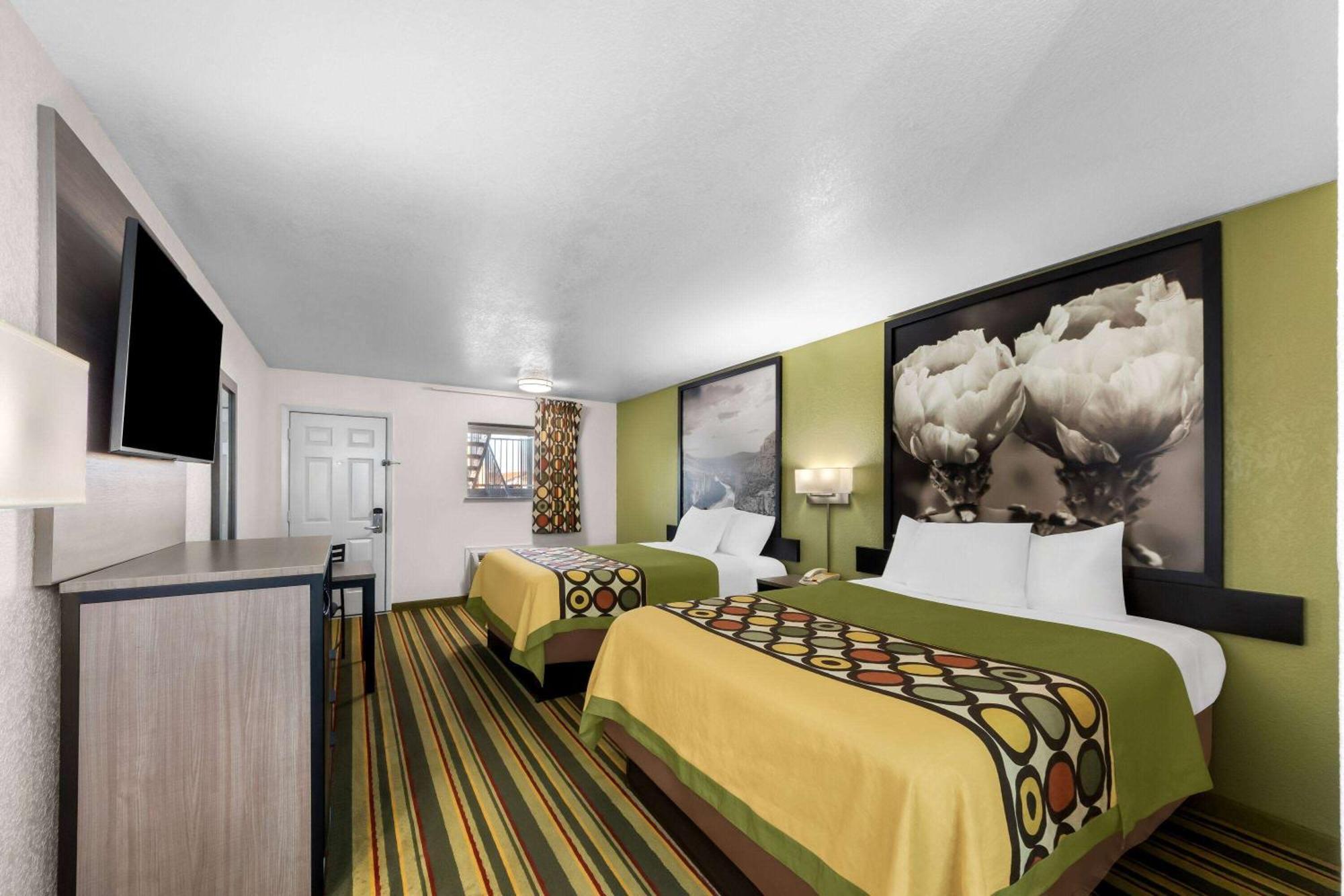 Motel Super 8 By Wyndham Pleasanton Exteriér fotografie