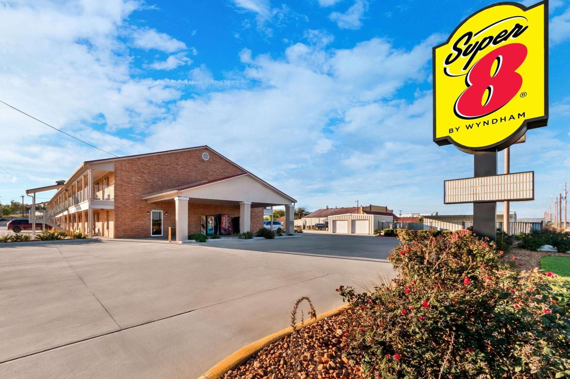 Motel Super 8 By Wyndham Pleasanton Exteriér fotografie